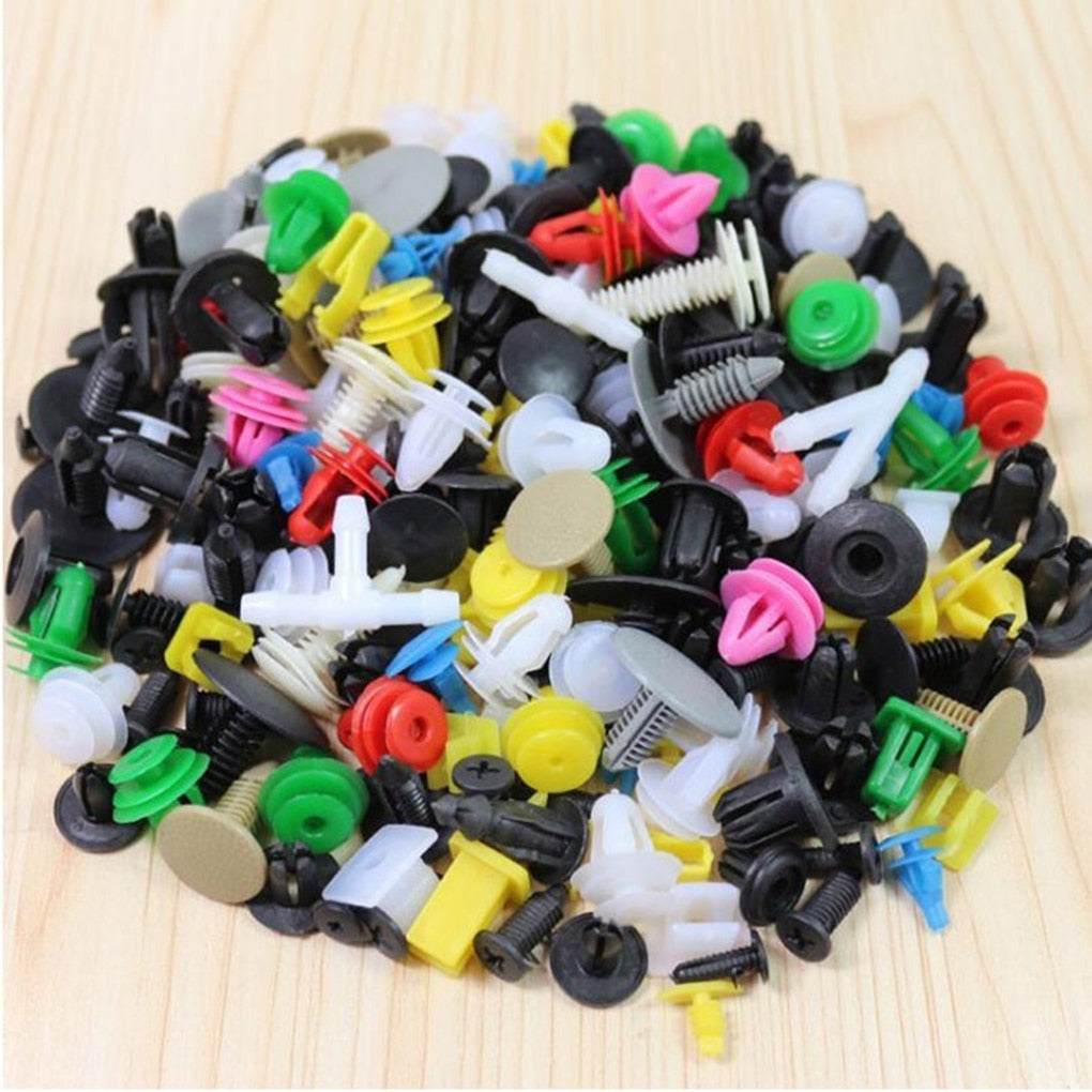 PlastikClips zur Befestigung von Verkleidungen